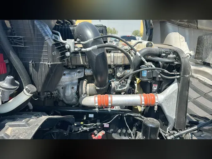 2021 Freightliner Cascadia 126