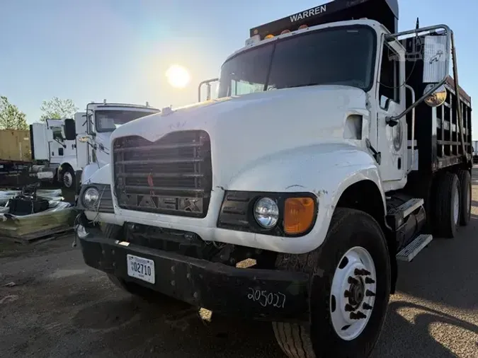 2005 MACK GRANITE CV713