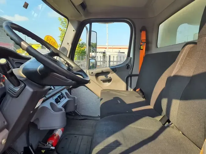 2019 FREIGHTLINER/MERCEDES M2 106