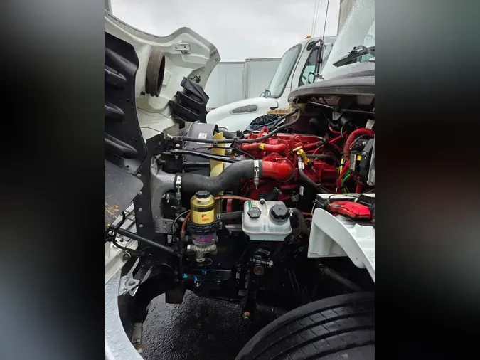 2018 FREIGHTLINER M2 106