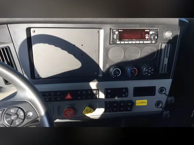 2021 Freightliner Cascadia 126
