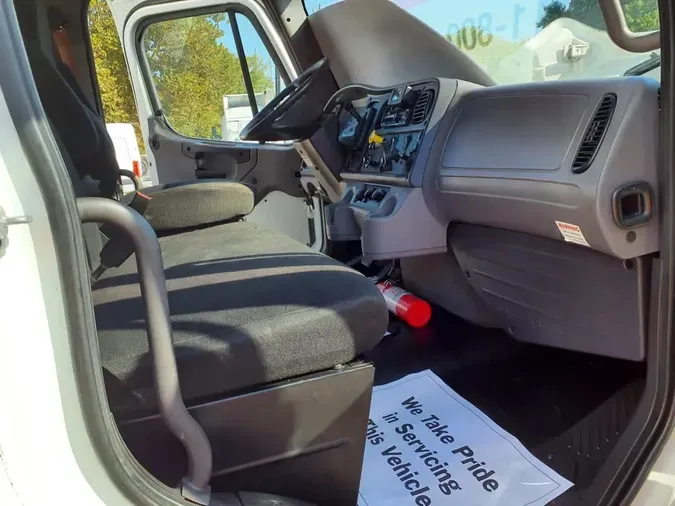 2018 FREIGHTLINER/MERCEDES M2 106