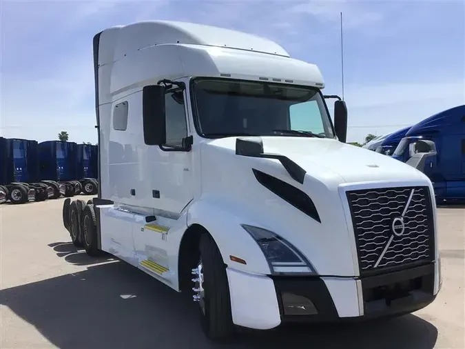 2021 VOLVO VNL740