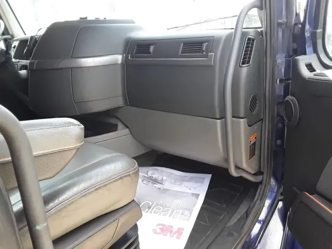2019 VOLVO VNL64T 670