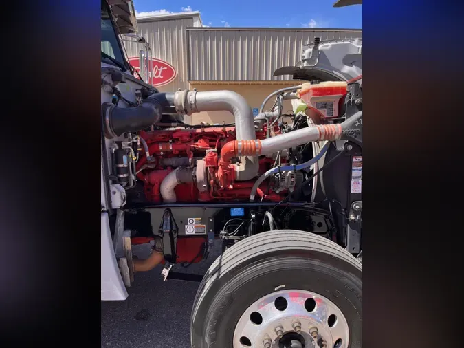 2023 Peterbilt 389