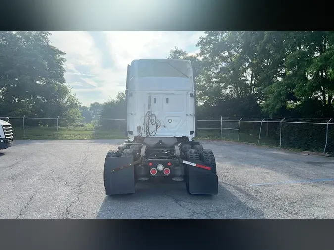 2020 Freightliner Cascadia 126
