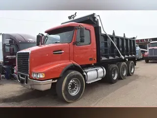 2006 VOLVO VHD84B200