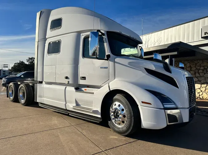 2024 VOLVO VNL64T860