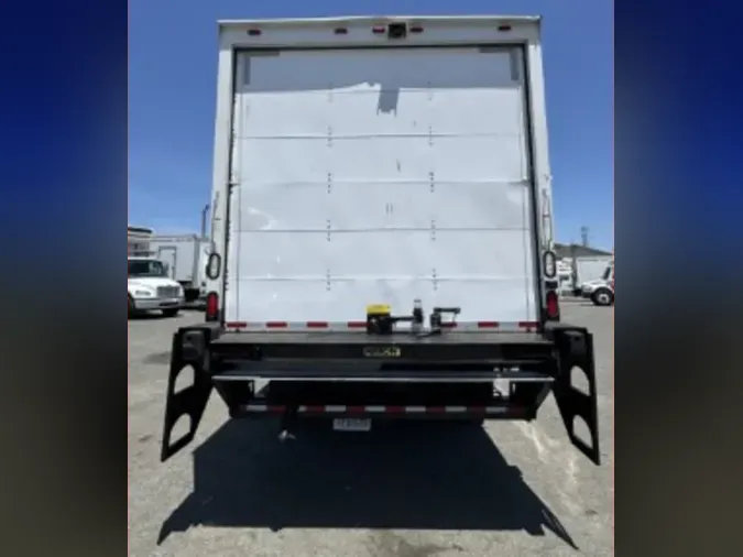 2016 FREIGHTLINER M2 106