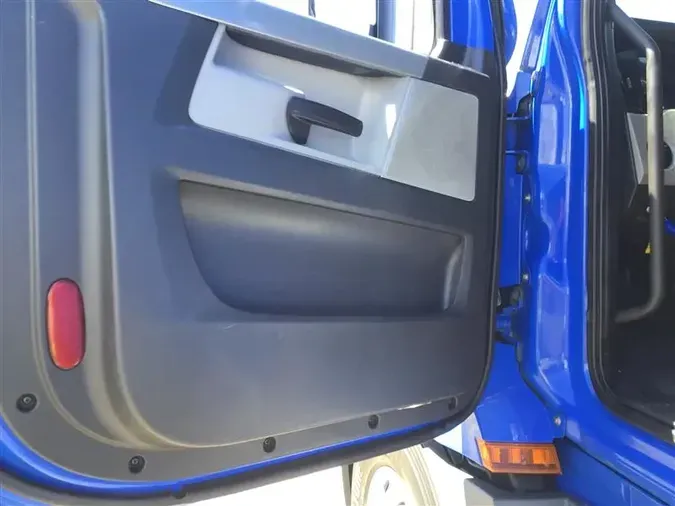 2022 FREIGHTLINER CA126