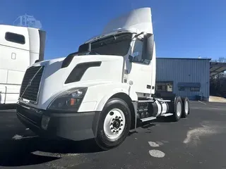 2016 VOLVO VNL64T300