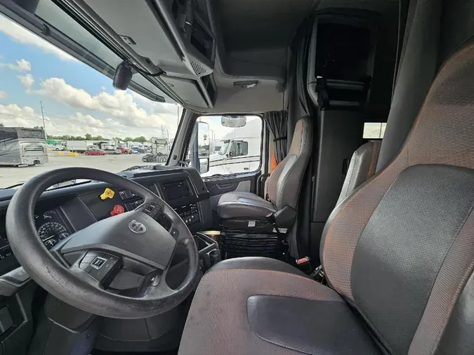 2022 VOLVO VNL64T740