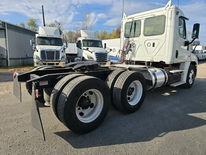 2018 FREIGHTLINER/MERCEDES CASCADIA 125