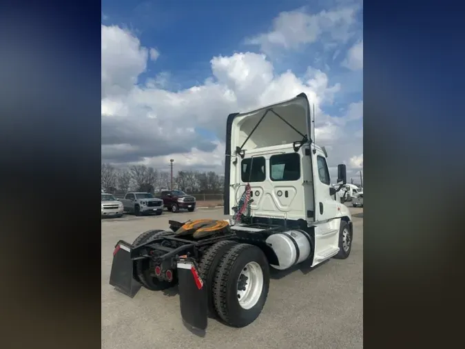 2019 FREIGHTLINER/MERCEDES CASCADIA 12540a91f39e3de588def69a7a87a625d5e