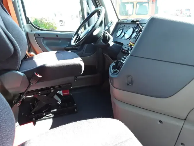 2019 FREIGHTLINER CASCADIA 125