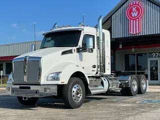 2025 Kenworth T880