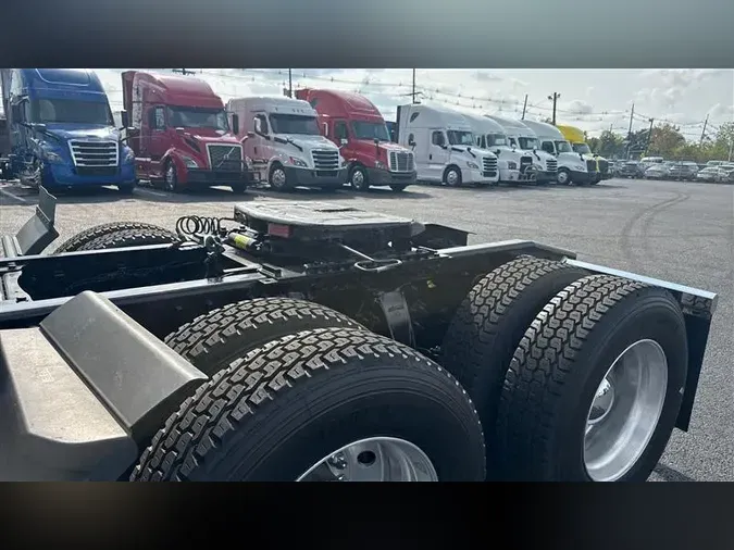 2021 FREIGHTLINER CA126