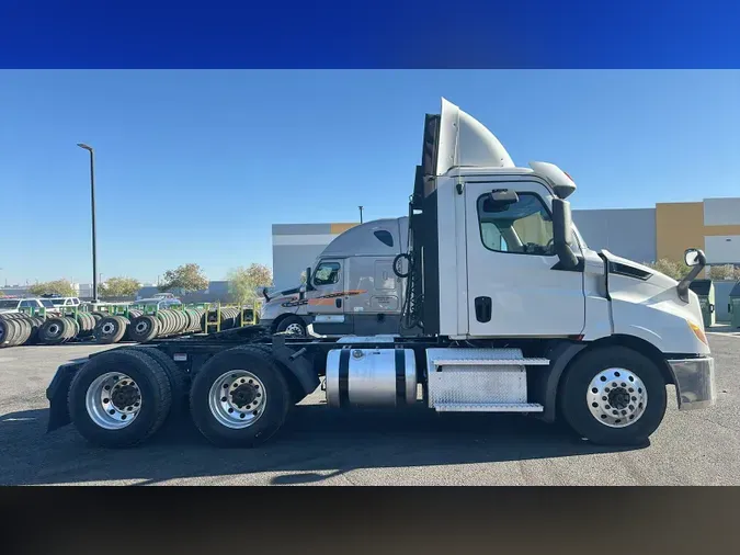 2020 Freightliner Cascadia 126