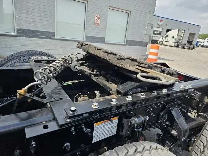 2023 VOLVO VNL64T760