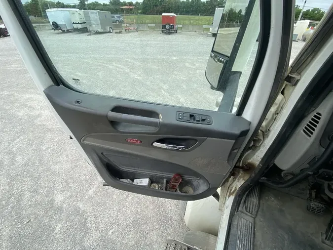 2015 PETERBILT 567
