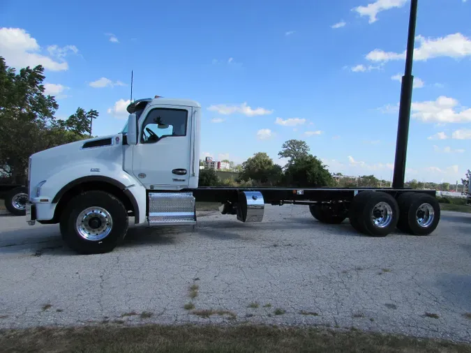 2024 Kenworth T880