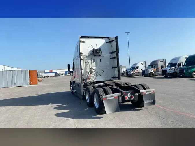 2022 Freightliner Cascadia 126
