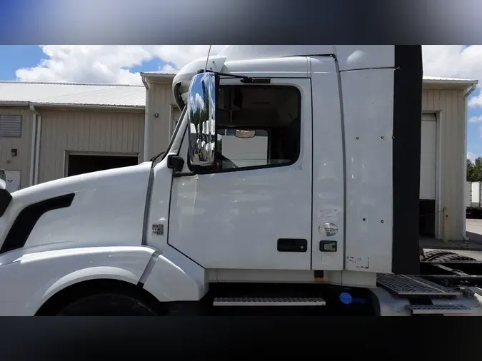 2016 Volvo VNL300