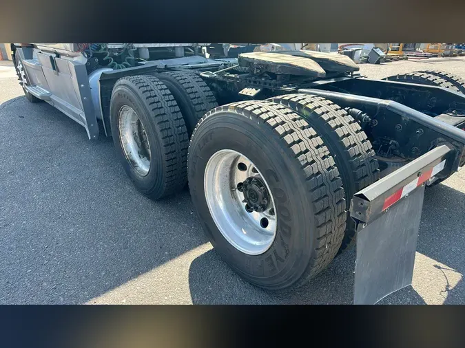 2020 Freightliner Cascadia 126
