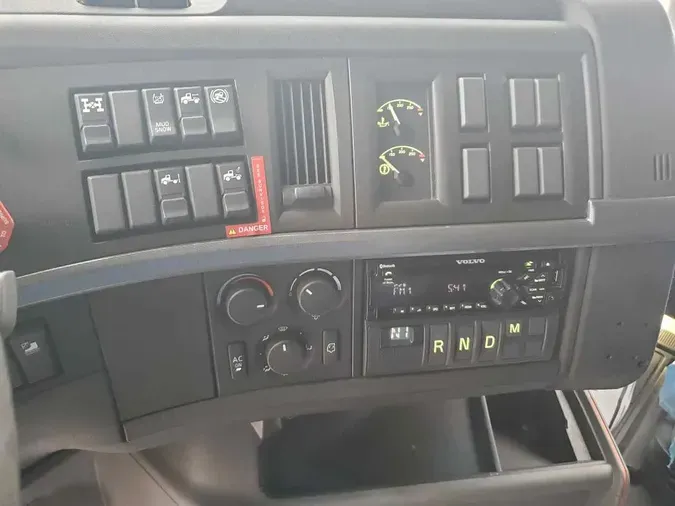 2020 VOLVO VNL64T760