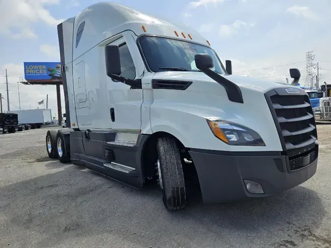 2021 FREIGHTLINER CASCADIA CA126