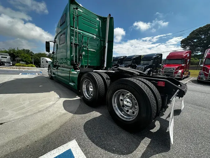 2021 Volvo VNL64T860