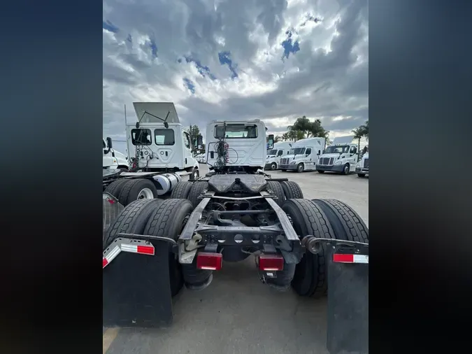 2019 NAVISTAR INTERNATIONAL LT625 DAYCAB T/A
