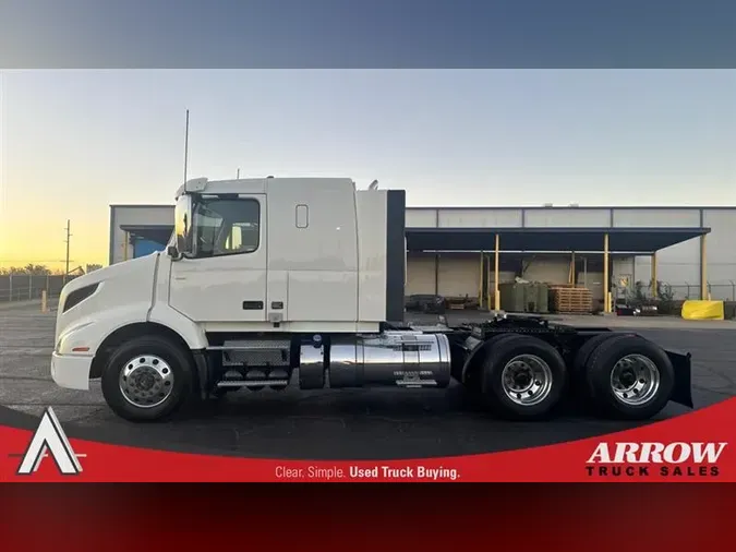 2019 VOLVO VNR400