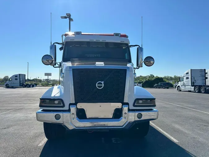 2022 VOLVO VHD84B300