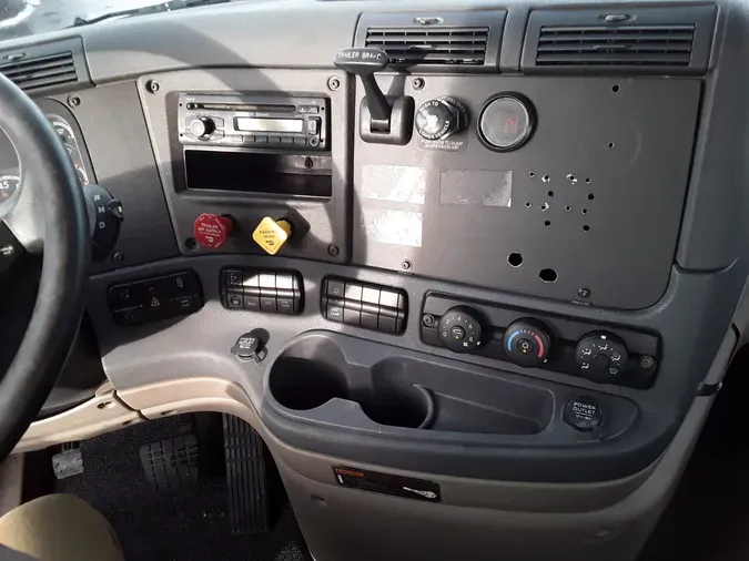 2015 FREIGHTLINER/MERCEDES CASCADIA 113