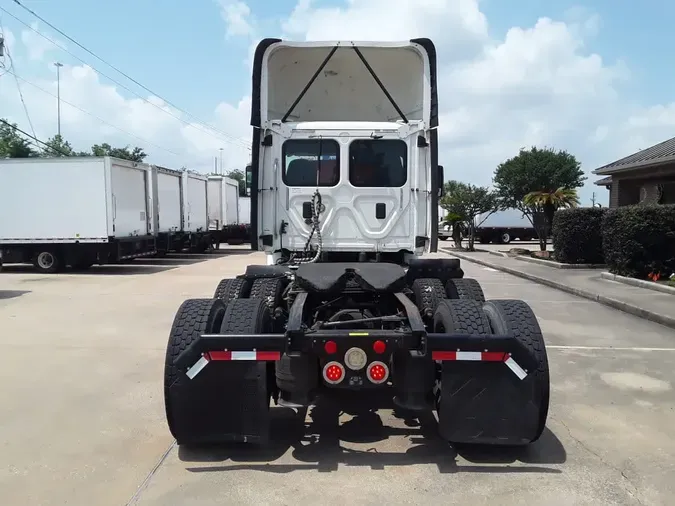 2015 FREIGHTLINER/MERCEDES CASCADIA 113