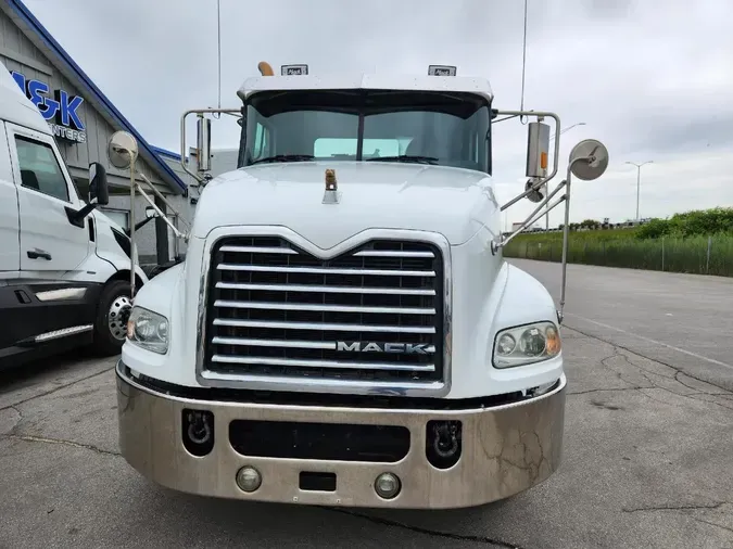 2017 MACK CXU613