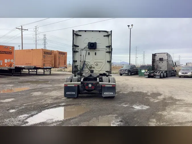 2022 Freightliner Cascadia 126