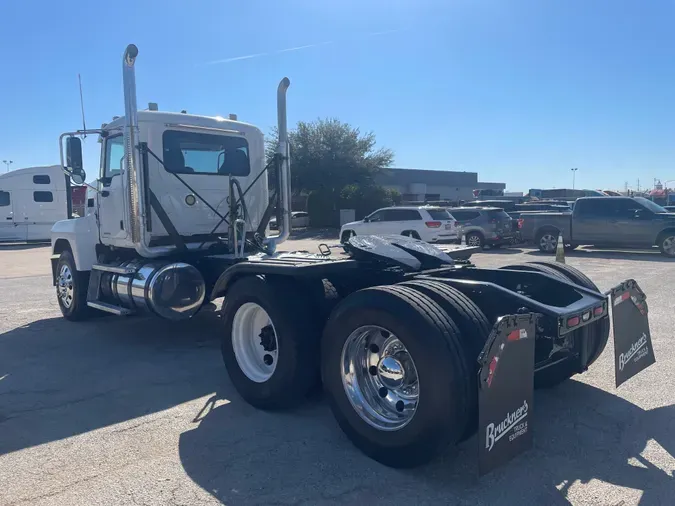 2021 MACK PI64T