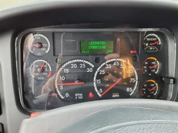2018 FREIGHTLINER M2 106