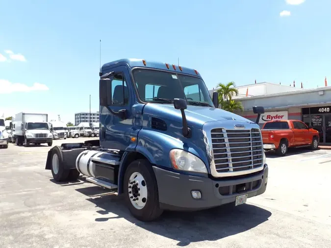 2017 FREIGHTLINER CASCADIA 113