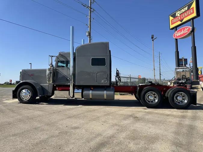 2023 Peterbilt 389