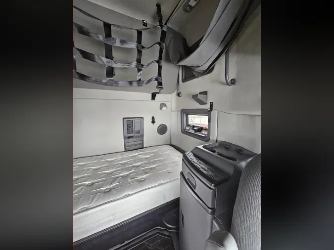 2020 VOLVO VNL64T760