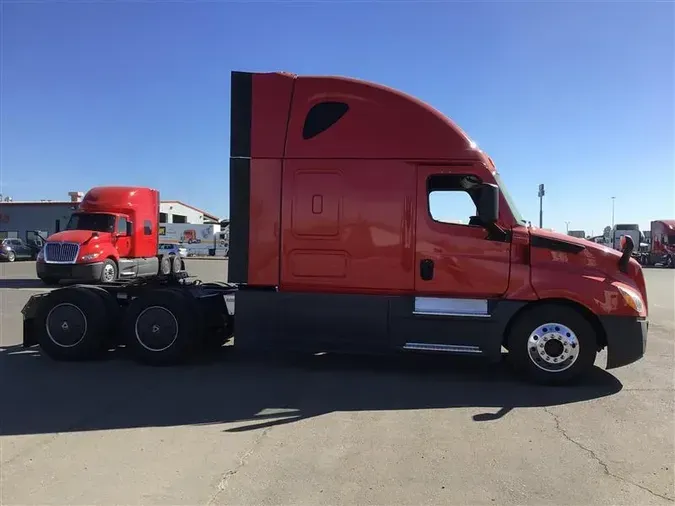 2021 FREIGHTLINER CA126