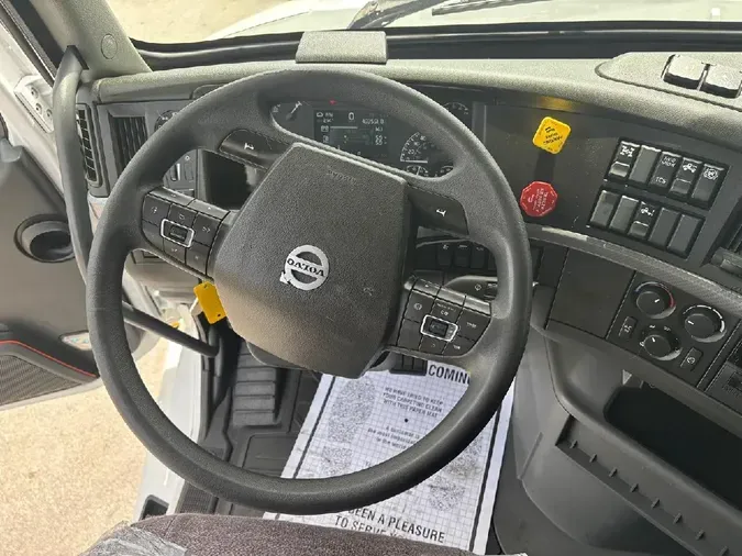 2022 VOLVO VNL64T860