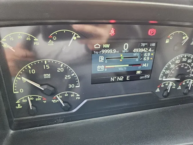 2020 VOLVO VNL64T760