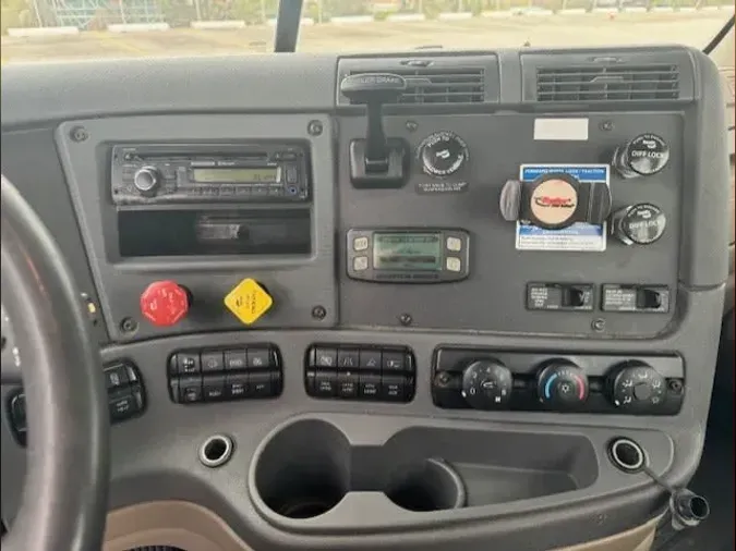 2017 FREIGHTLINER/MERCEDES CASCADIA 113