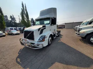 2017 VOLVO VNL64T