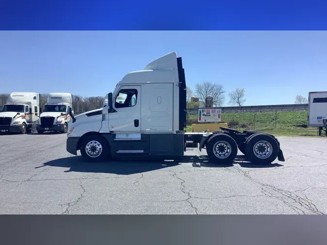 2021 Freightliner Cascadia 126