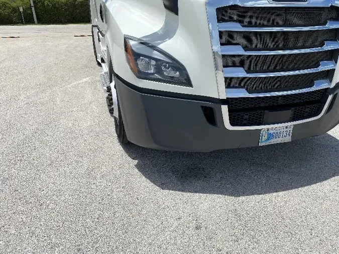 2018 Freightliner T12664ST